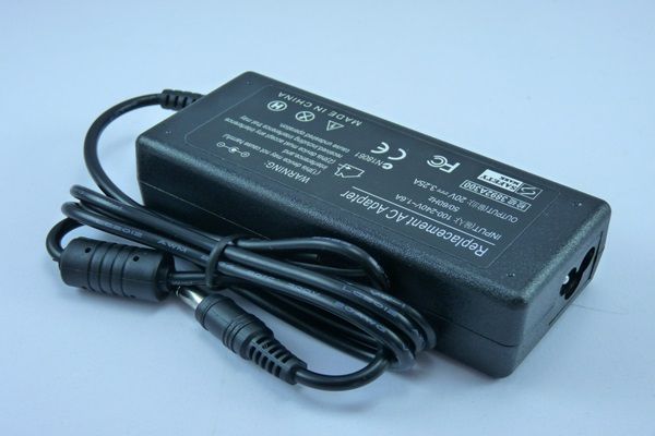 機器視覺的電源適配器貼標應用